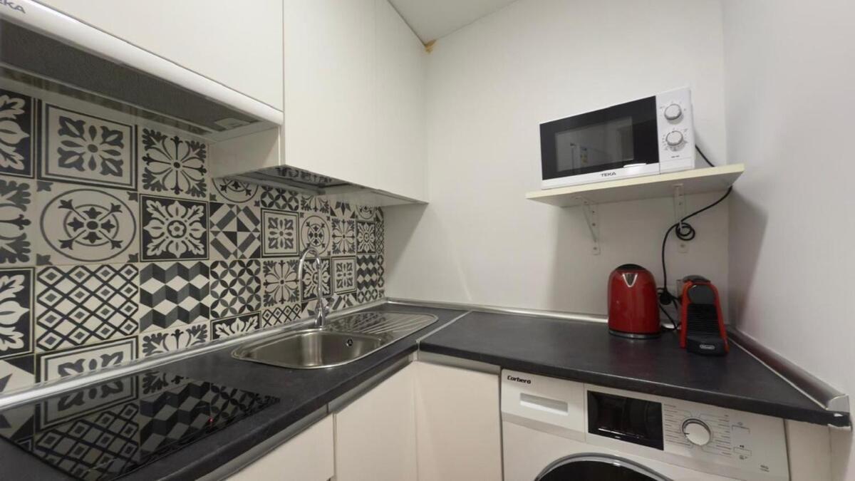 Centrally Located In 3i Apartment